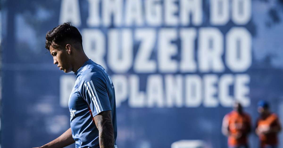 Cruzeiro informa lesões de dois titulares do time antes de partida crucial.