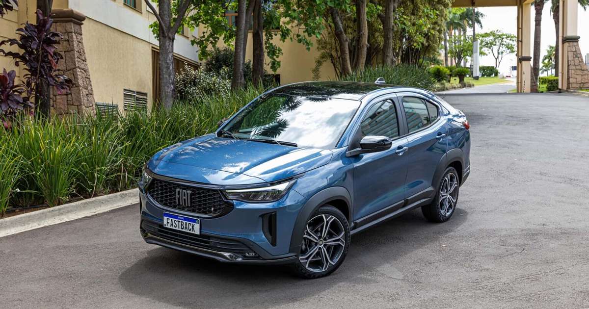 Fiat Fastback lidera entre híbridos mais vendidos de junho e trava disputa com BYD e GWM