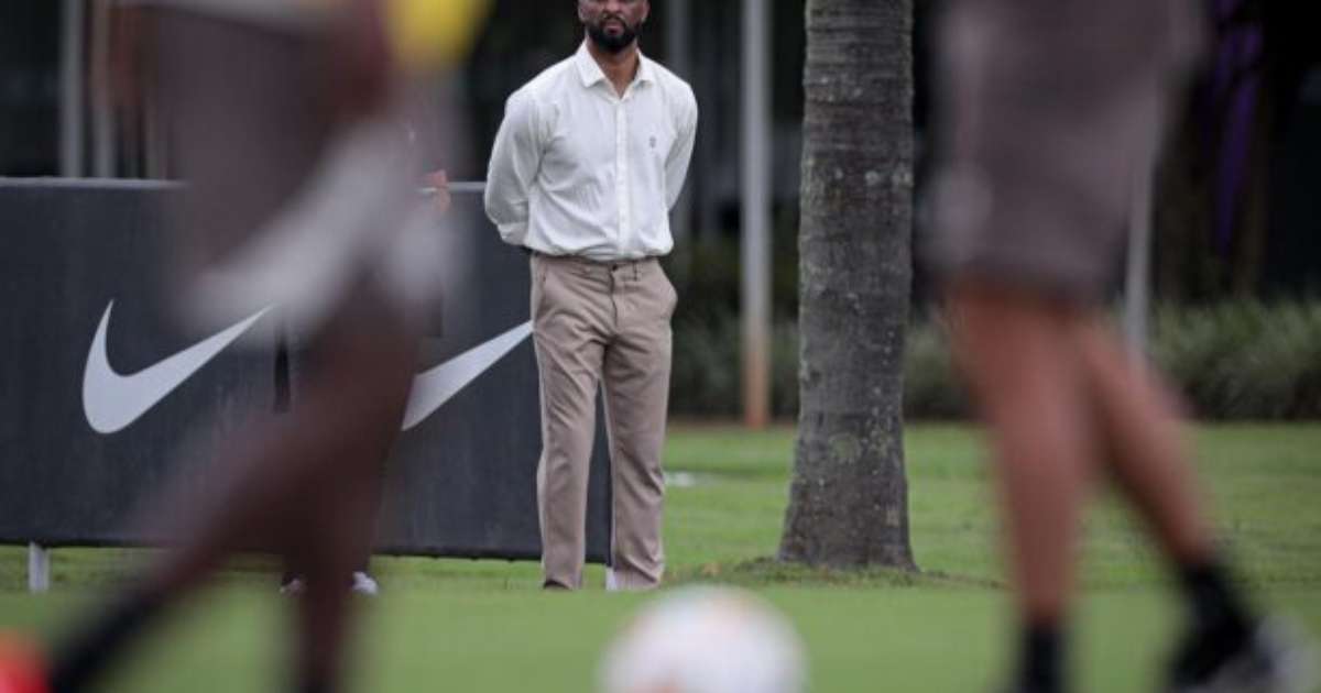 Corinthians planeja reforços pontuais após evolução da equipe em 2025.