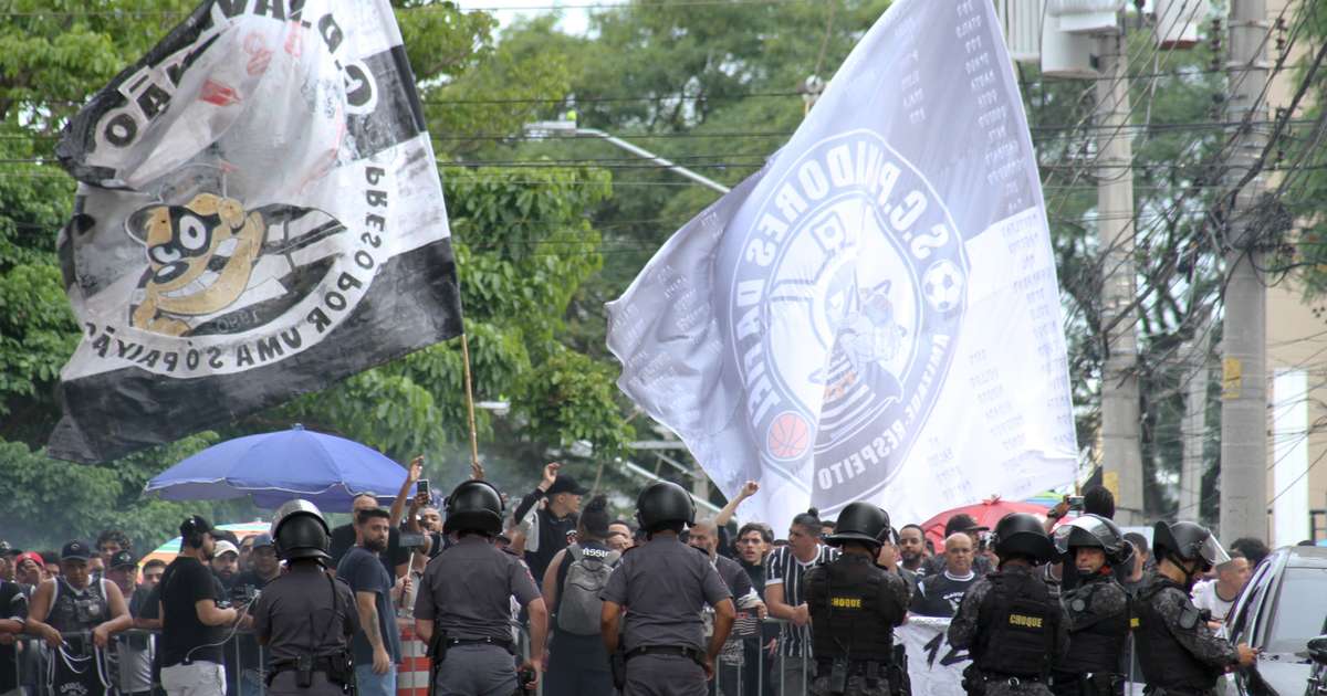 Justiça suspende votação de impeachment do presidente do Corinthians.