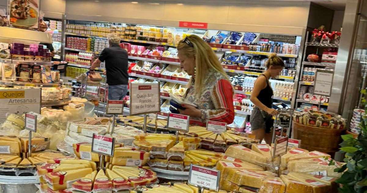 Rainha da noite de São Paulo é flagrada em supermercado das celebridades