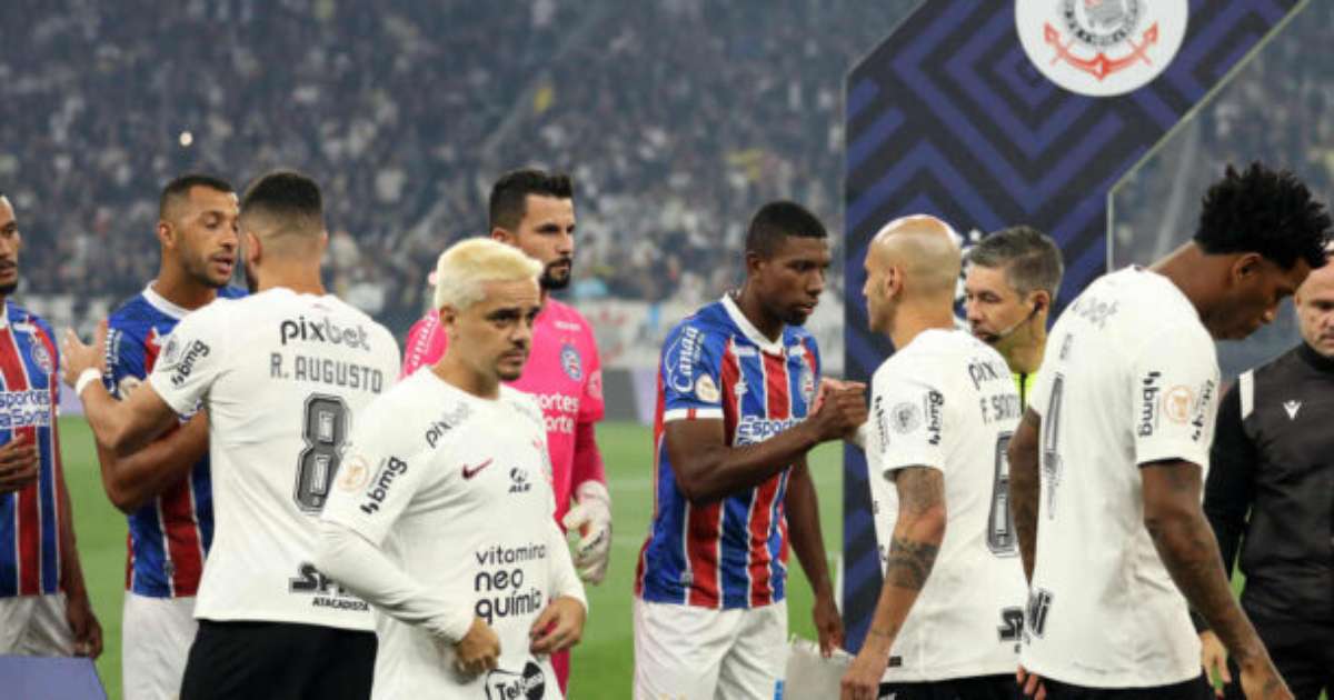Corinthians busca redenção na Libertadores após decepção no ano anterior.