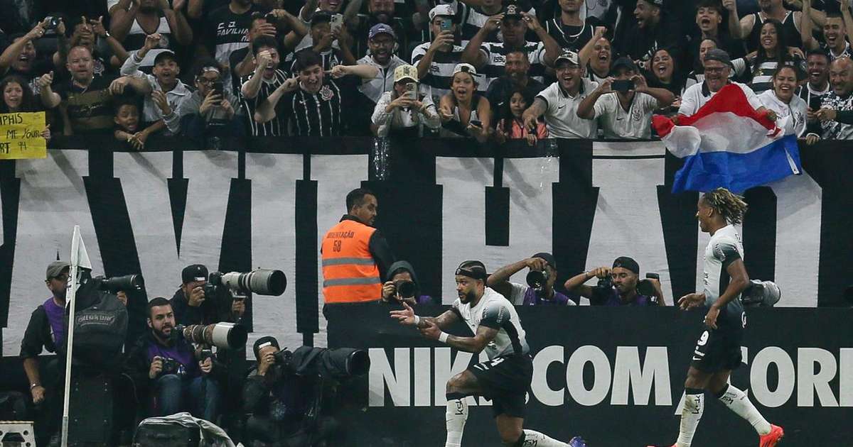 Corinthians vence Bahia e encaminha classificação para Libertadores da América.