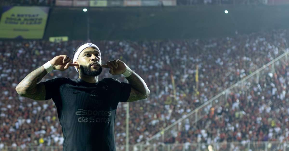 Memphis Brilha com Dois Gols em Vitória do Corinthians no Brasileirão