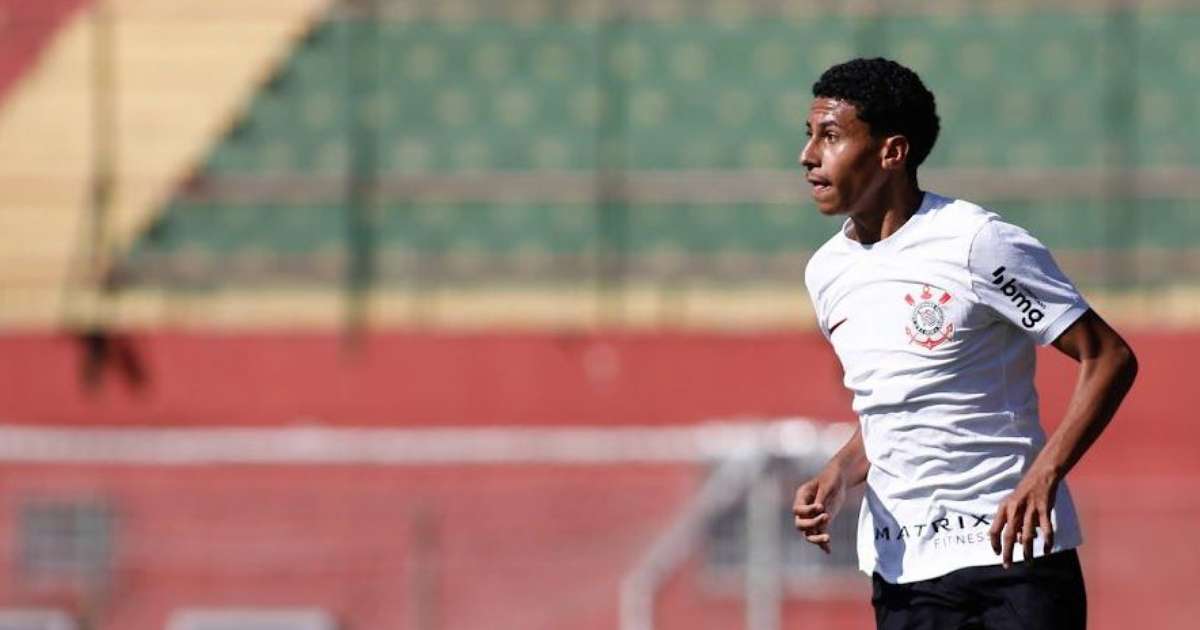 Wendel eleito melhor lateral-esquerdo da base do Corinthians em 2021.