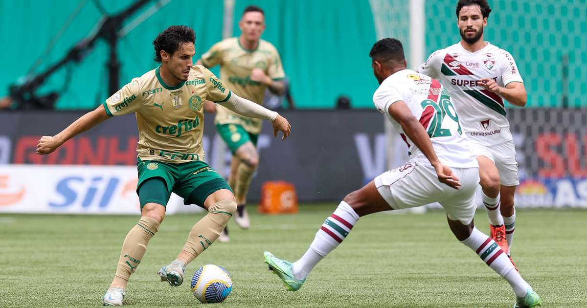 Palmeiras adia sonho do Tricampeonato Brasileiro após derrota para o Fluminense.