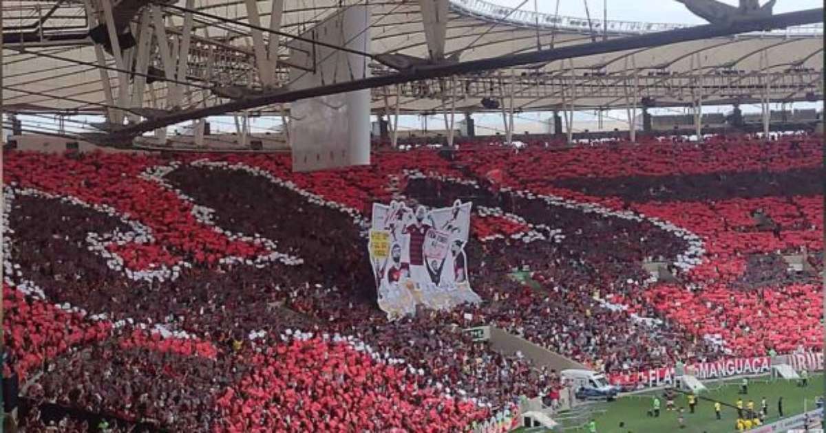 Torcedores homenageiam Gabigol com belo mosaico e ovação no estádio.