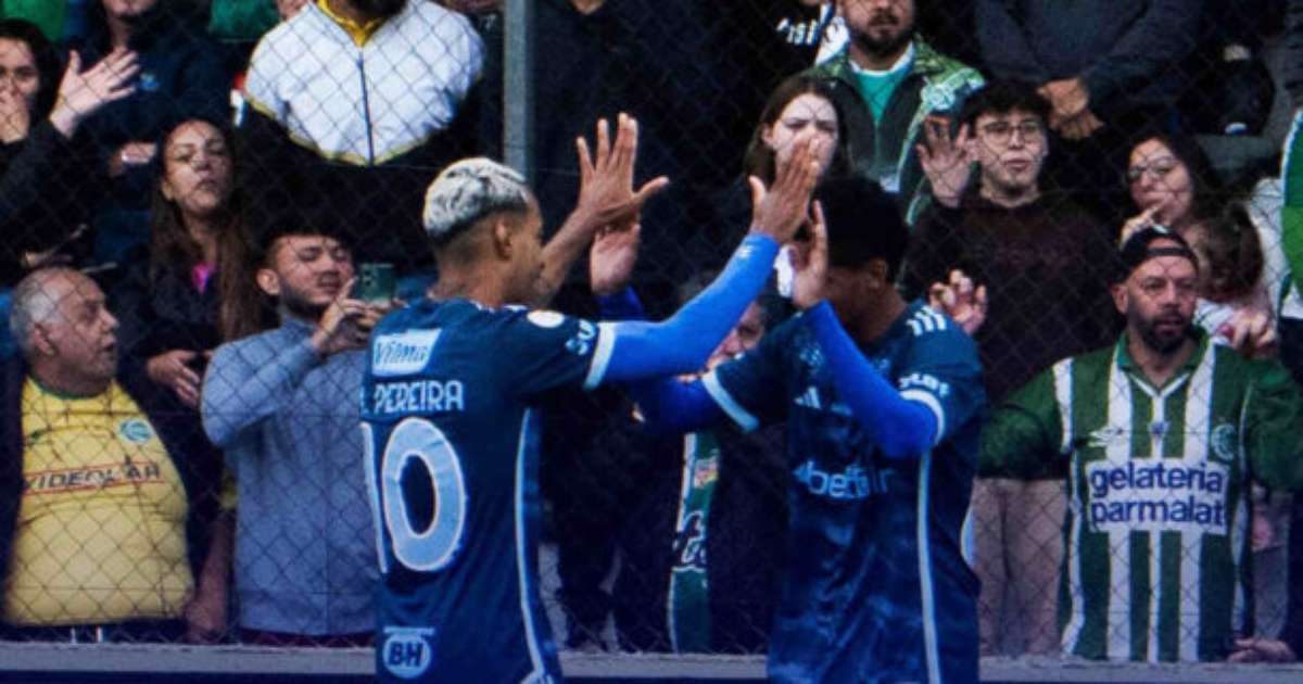 Tevis celebra primeiro gol pelo Cruzeiro em tom profissional no futebol.