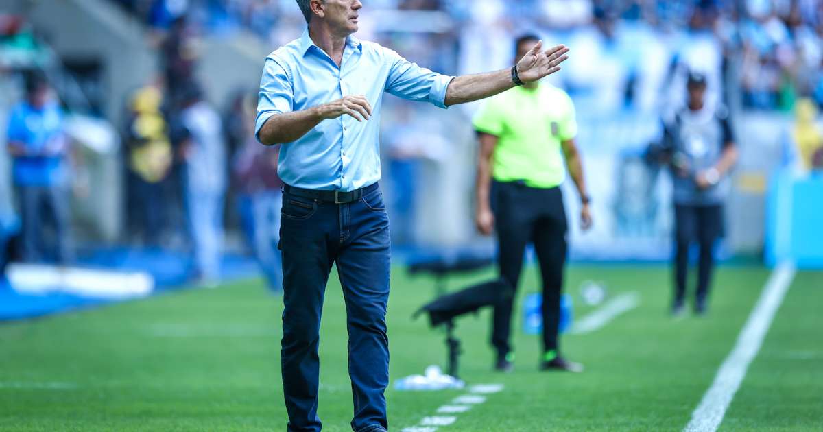 Renato Gaúcho deixa comando do Grêmio: mudança importante no cenário esportivo.