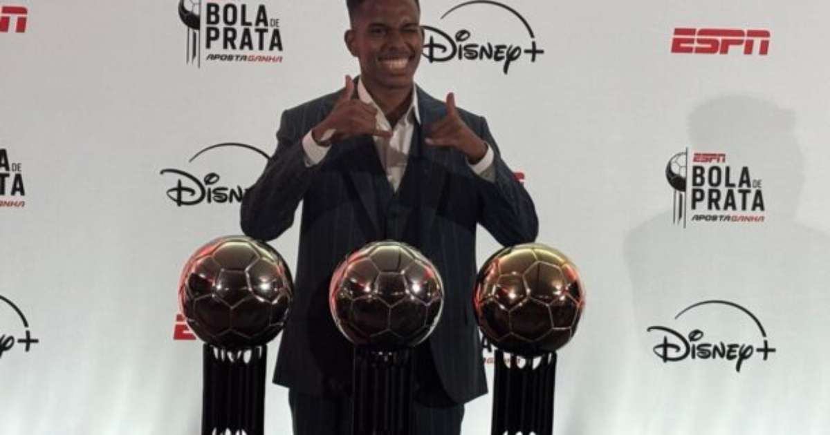 Estêvão celebra conquistas do Bola de Prata: realização de muitos sonhos.