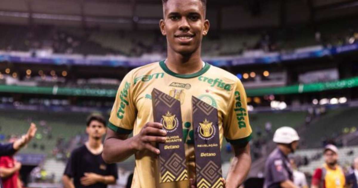 Estêvão premiado como Revelação e Melhor Atacante do Brasileirão