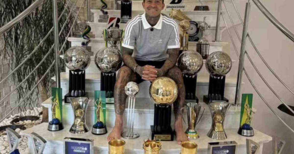 Saída iminente de Dudu do Palmeiras: legado eternizado em taças.