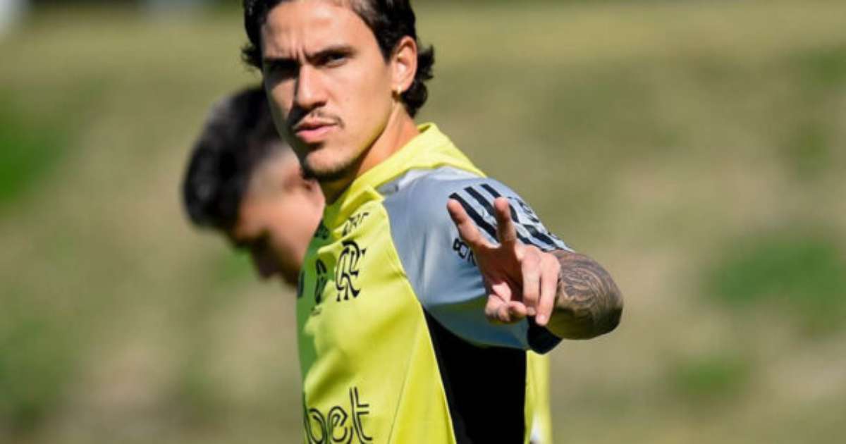 DE VOLTA? Pedro realiza atividades no CT do Flamengo para acelerar recuperação.