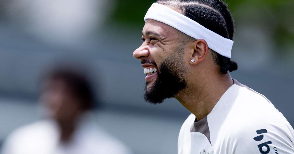 REFORÇO INTERNACIONAL? Astro mundial considera jogar de graça com Memphis no Corinthians