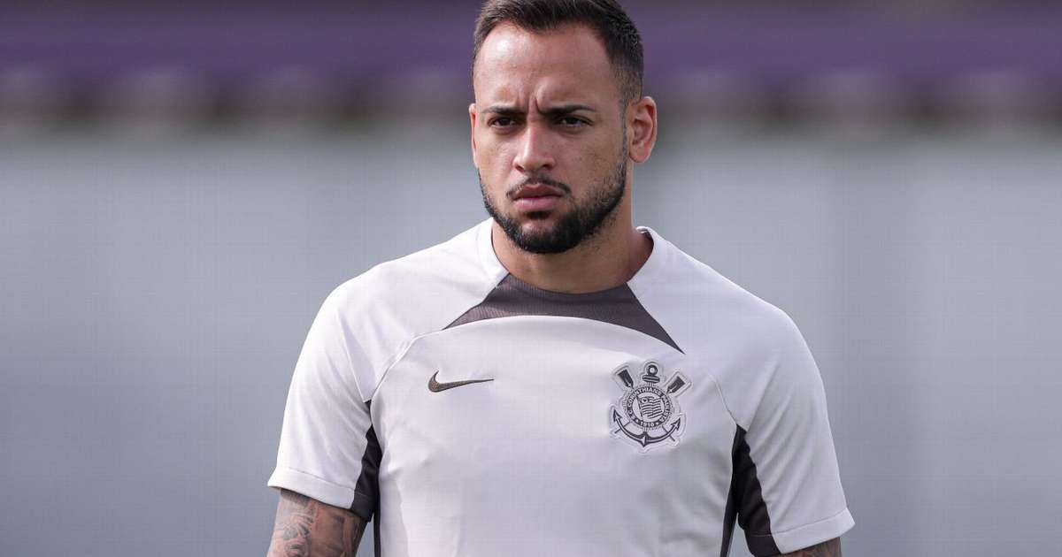 Corinthians renova contrato com Maycon por mais uma temporada.