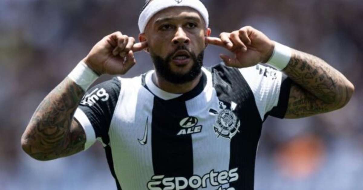 Memphis Depay destaca importância de mudança no futebol brasileiro