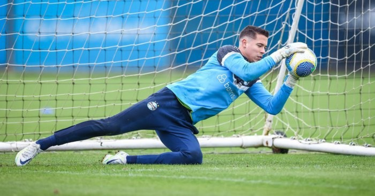 Fortaleza negocia contratação de goleiro do Grêmio para reforçar o elenco.