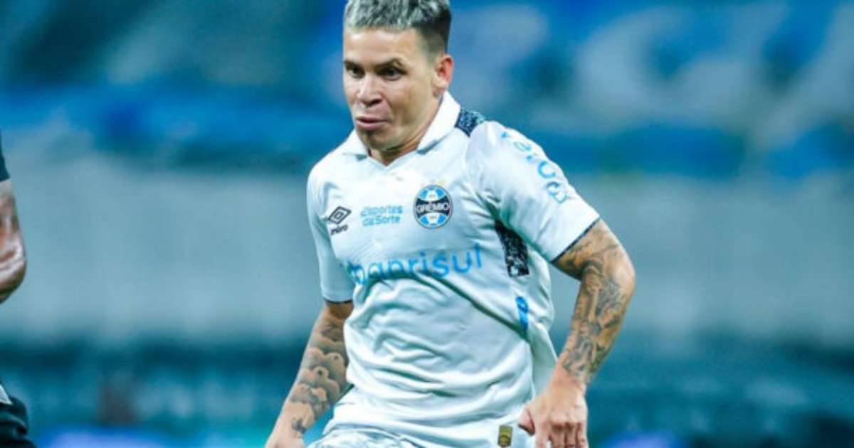 Cruzeiro espera definição do Grêmio para contratação no ataque.