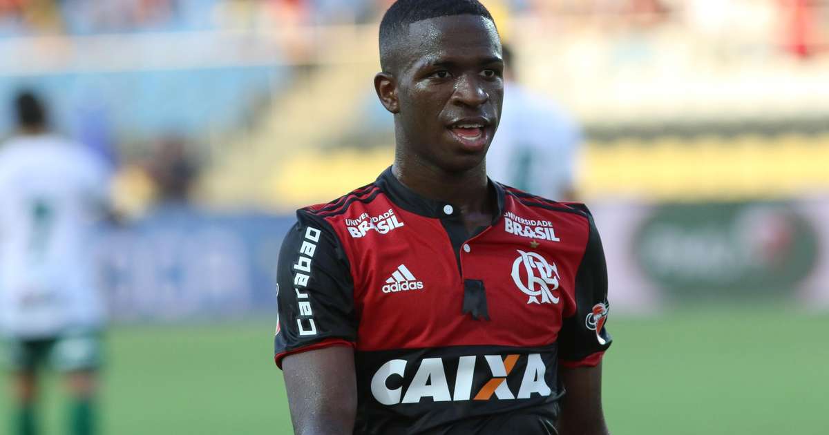 O MELHOR DO MUNDO: Vini Jr. é homenageado pelo Flamengo após premiação: torcida em festa