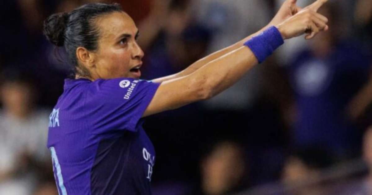 Corinthians inicia tratativas para contratação de Marta no futebol feminino