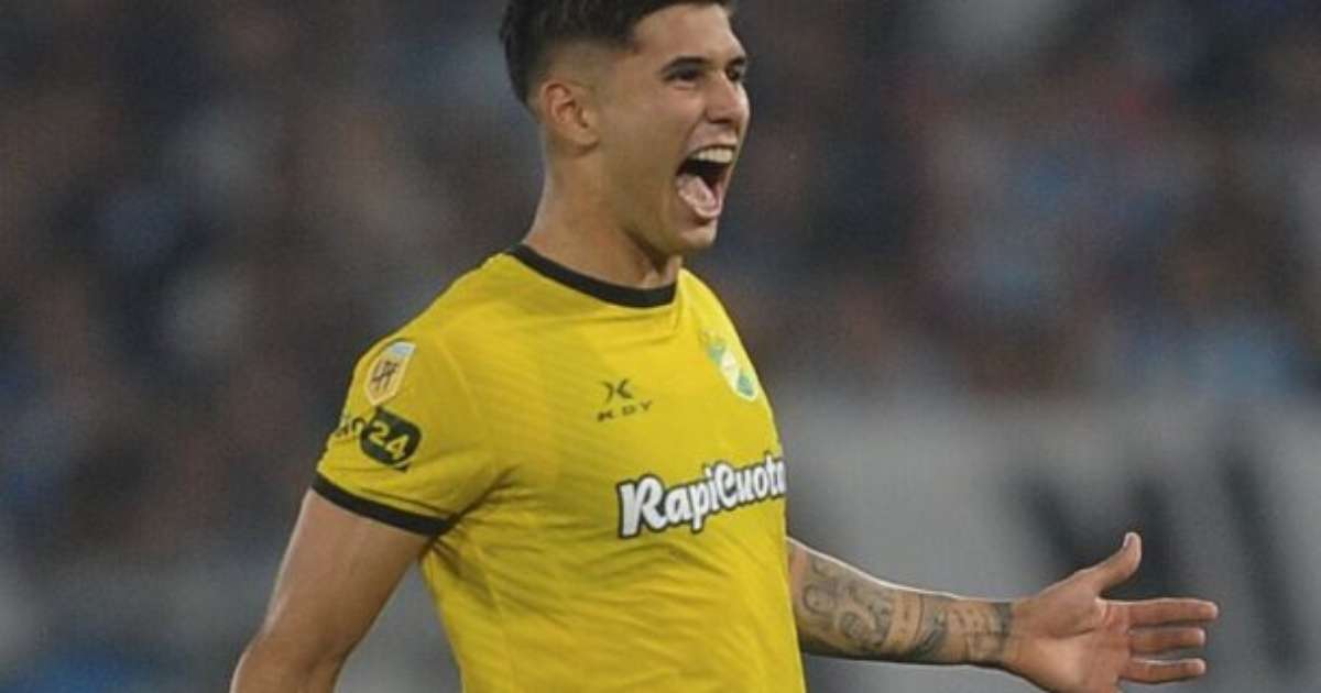Palmeiras demostra interesse em zagueiro argentino ex-Barcelona para reforçar defesa.