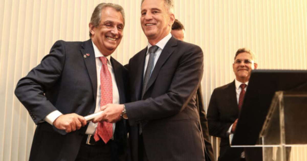 Flamengo reestrutura pré-temporada sob nova gestão: mudanças de planos e estratégias.