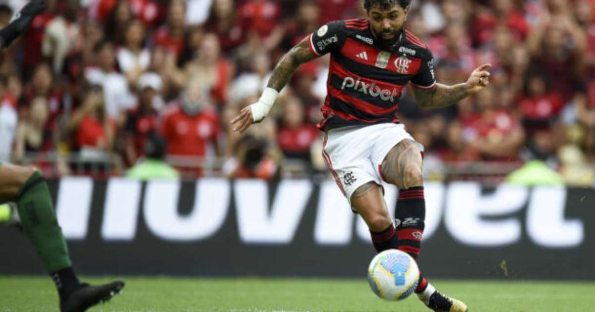 Gabigol enlouquece torcedores do Flamengo em foto durante viagem ao Japão