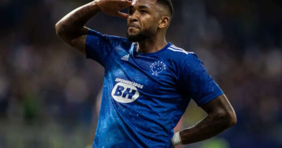Atacante do Cruzeiro recorda rápida expulsão e impacto emocional na carreira.