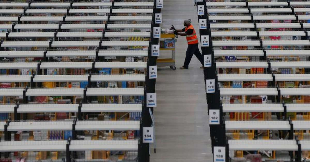 Funcionários da Amazon nos EUA iniciam greve a poucos dias do Natal