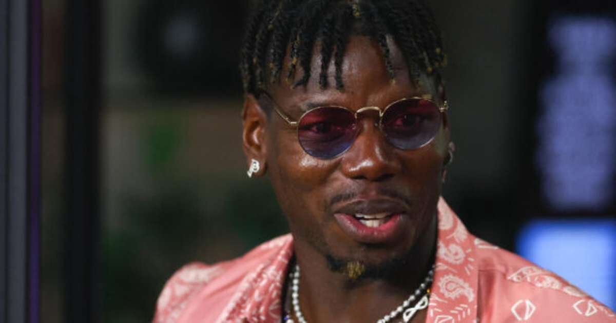 Depay atende ligação com Paul Pogba e diretor do Corinthians e anima torcedores