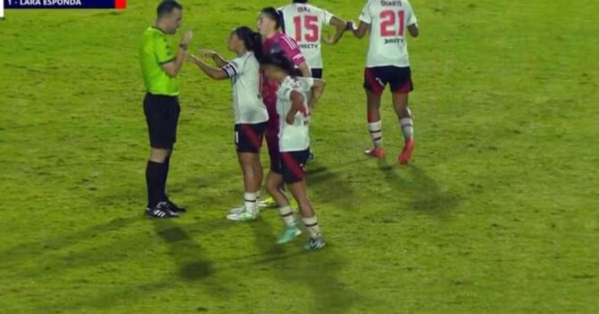 Time feminino do Grêmio deixa campo em jogo contra River devido caso de racismo