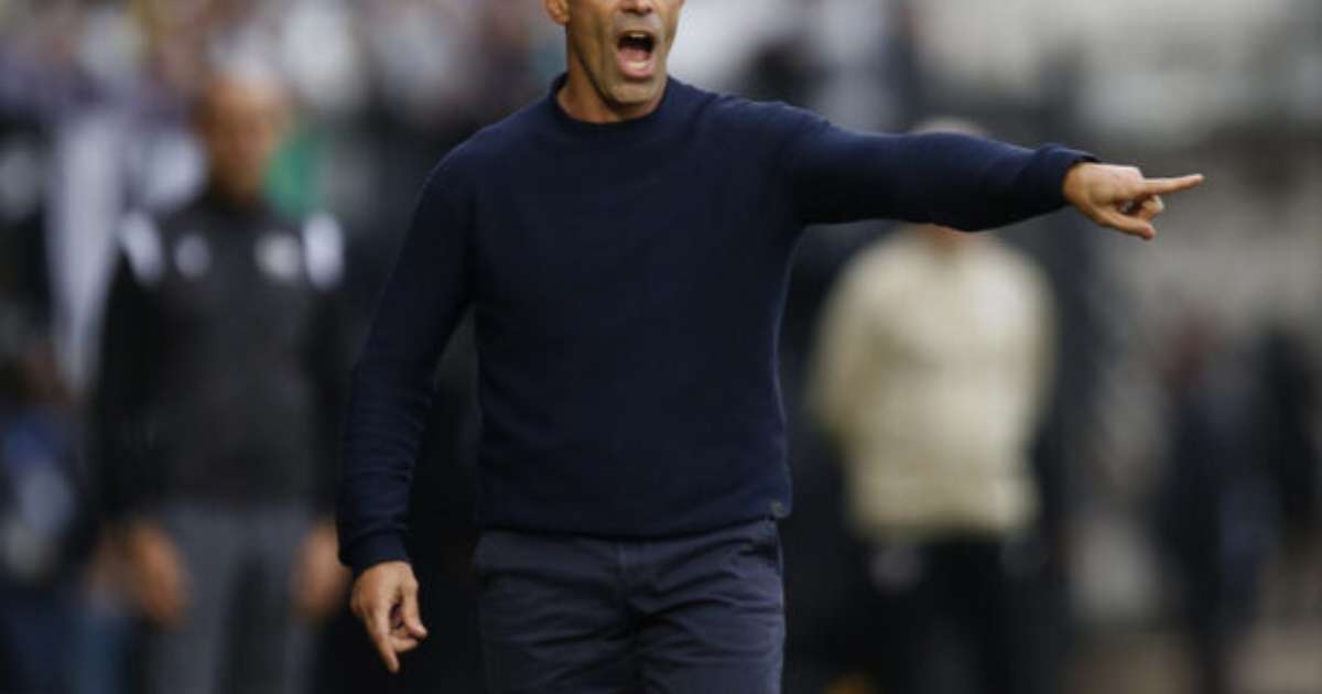 Grêmio define acordo de transferência com Pedro Caixinha