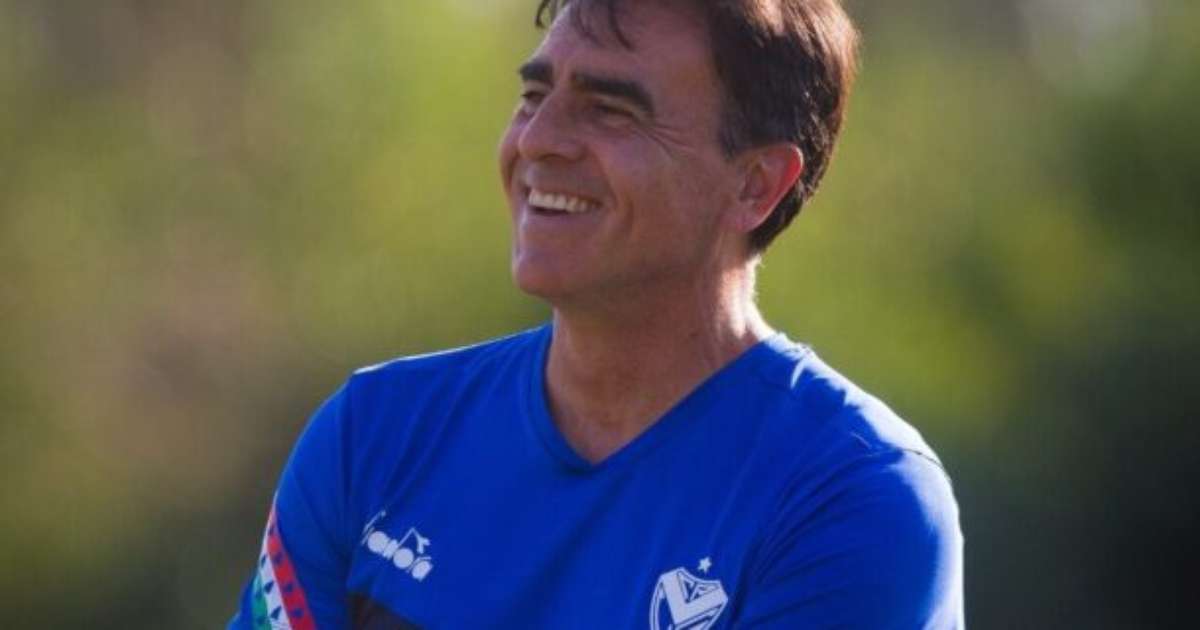 Imprensa argentina especula que Quinteros assumirá comando do Grêmio em 2025.