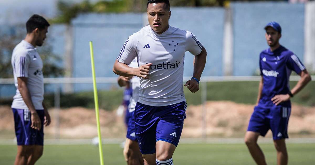 Grêmio se interessa em contratar lateral do Cruzeiro para reforçar elenco.