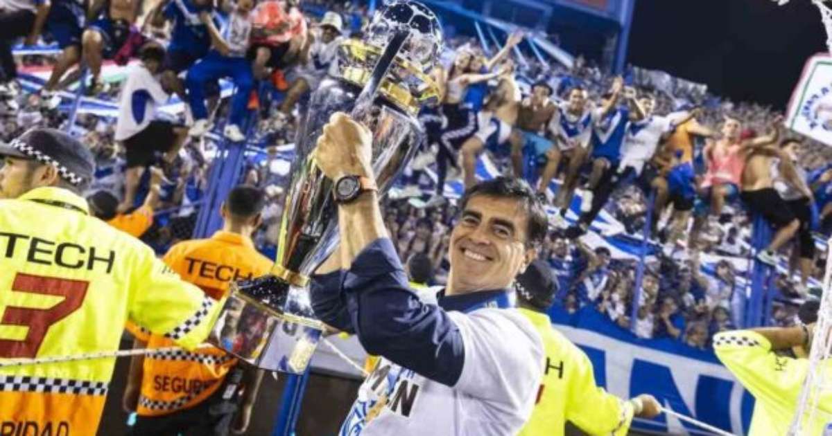 Grêmio fecha com Gustavo Quinteros para comandar equipe na temporada.