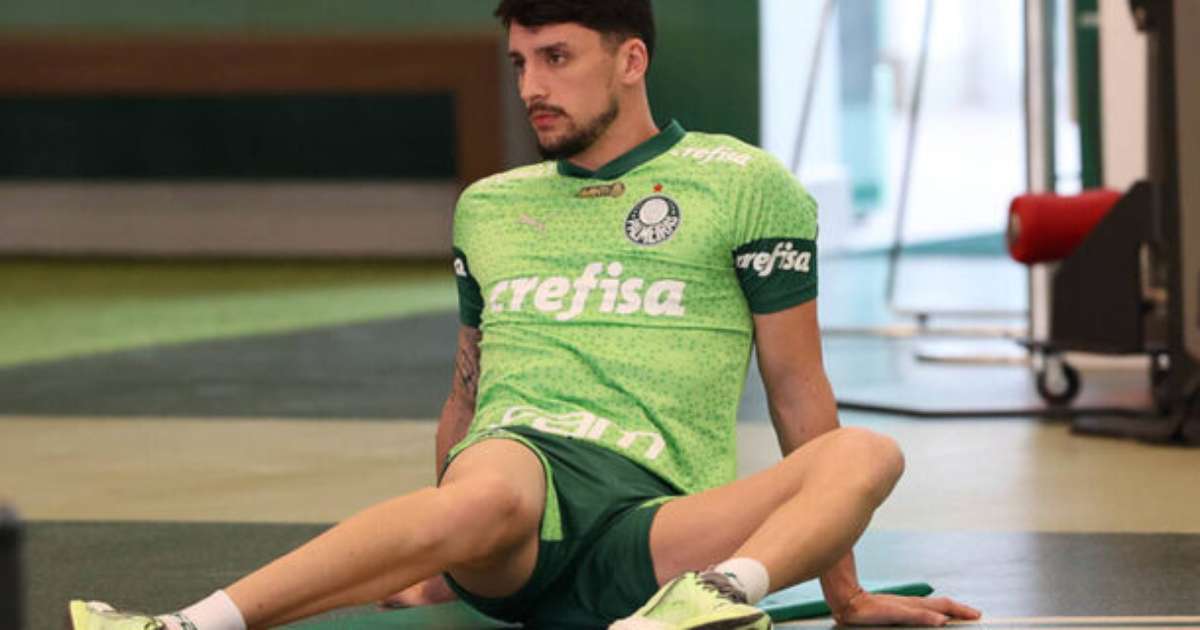 Palmeiras busca reforços locais para pré-temporada no futebol.