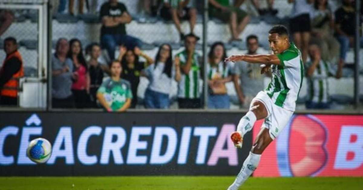 Grêmio anuncia João Lucas como reforço para a temporada de 2025