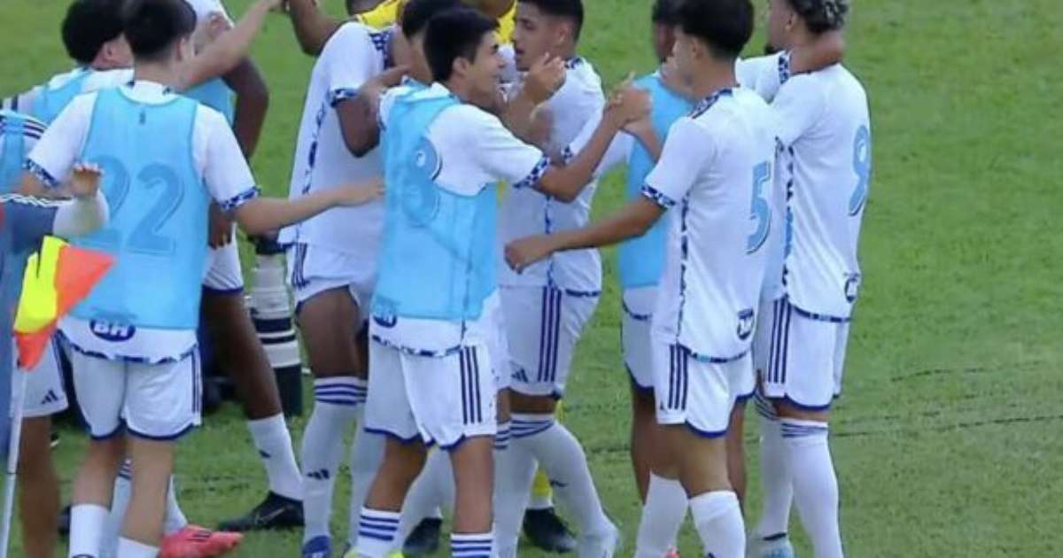 Cruzeiro garante vaga na próxima fase da Copinha ao vencer São Carlos.