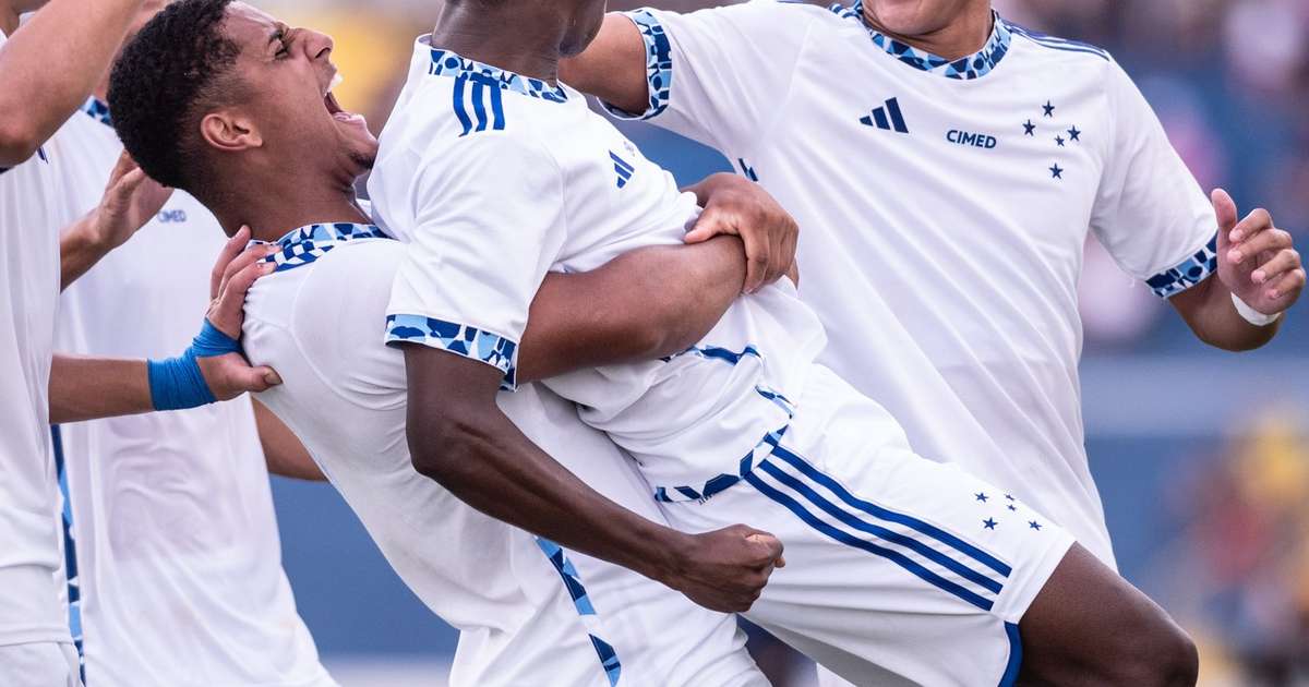 Cruzeiro avança na Copinha após vitória sobre São Carlos.