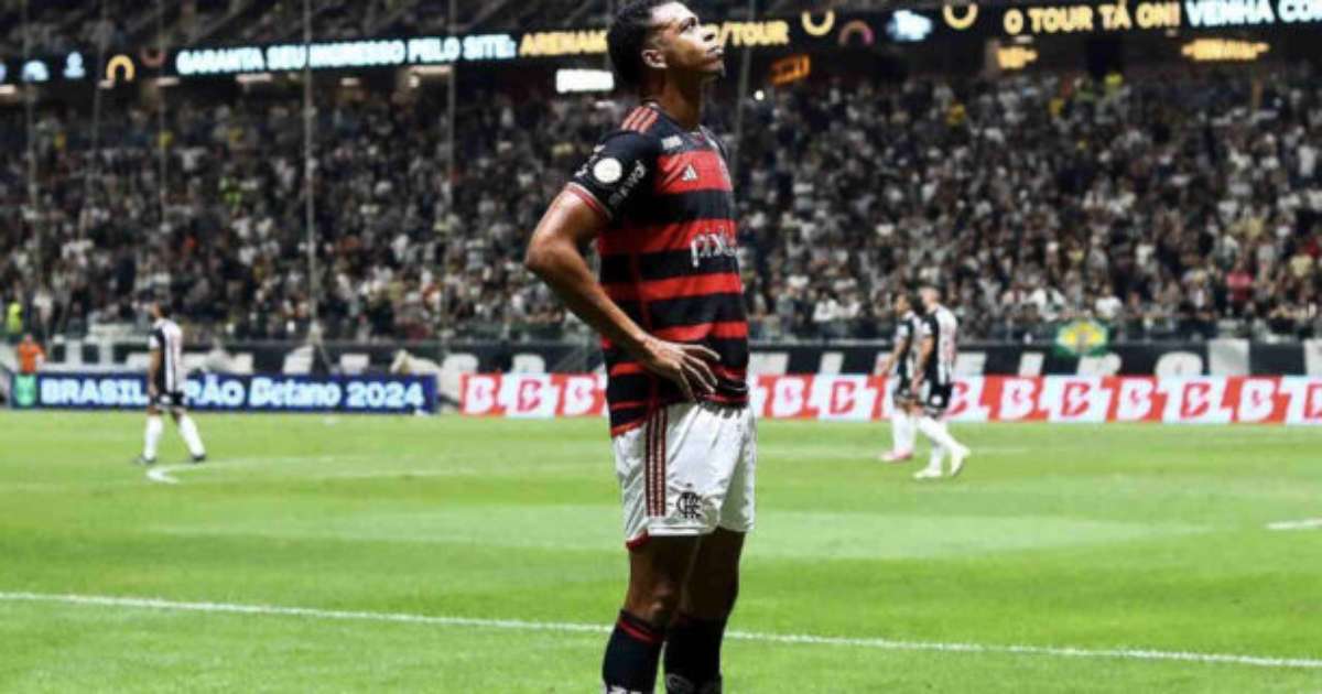 Carlinhos mantém foco no Flamengo e prefere não falar sobre futuro.