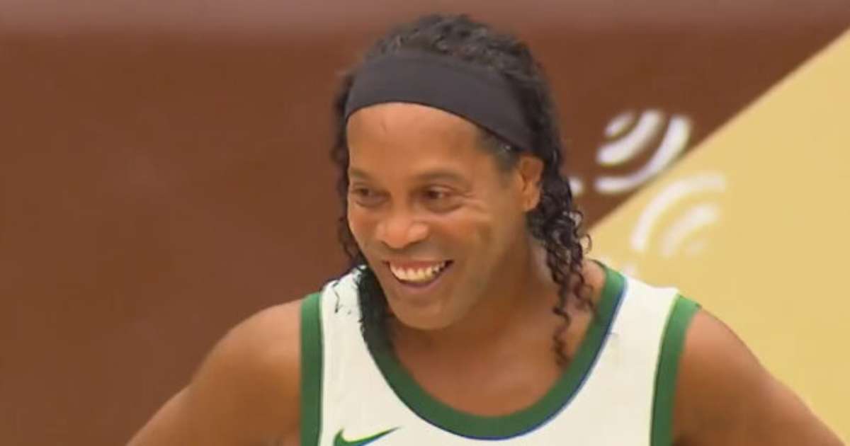Ronaldinho aprova estilo de jogo de Estêvão, revela admiração pelo jogador.