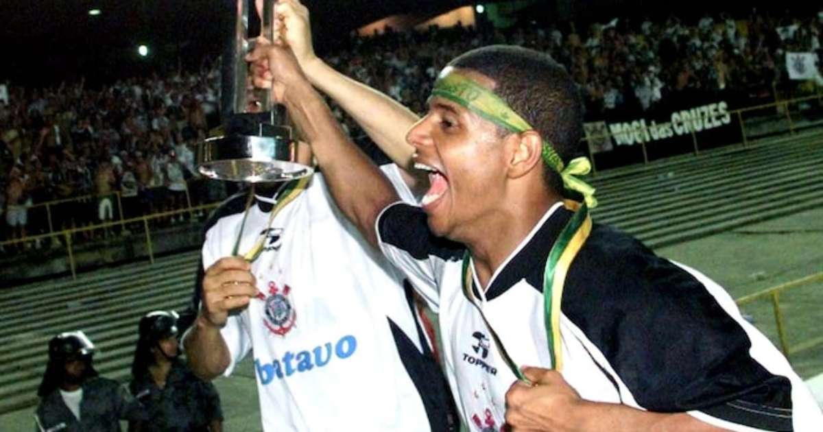Corinthians conquista título mundial em 2000 após 25 anos, conforme 