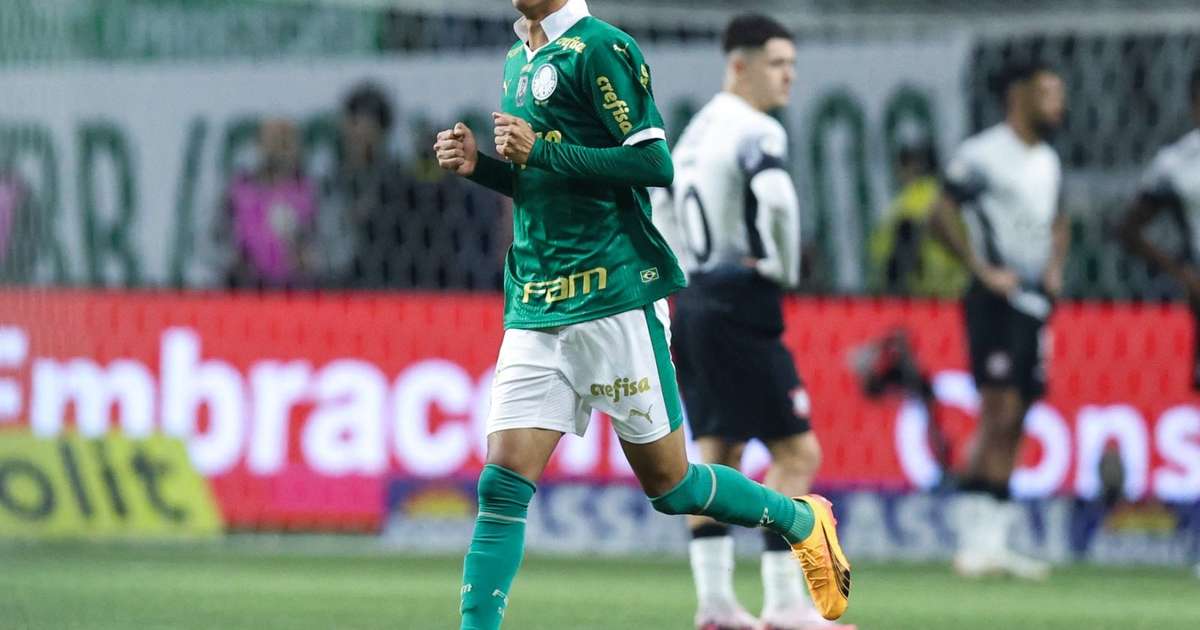 Palmeiras aceita proposta do Manchester City por Vitor Reis.