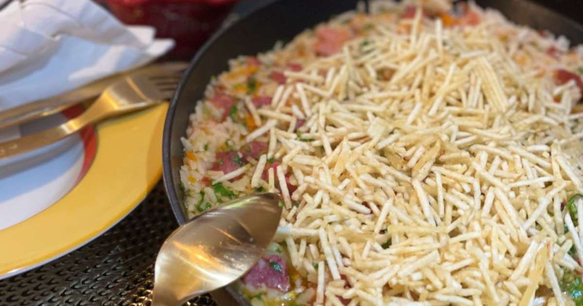 النقانق المضغوطة والأرز المقدد: خفيف النقانق المضغوطة والأرز المقدد: خفيف