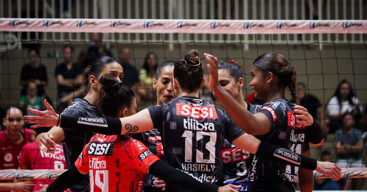 Sesi Bauru surpreende e elimina Sesc Flamengo na Copa Brasil de vôlei.