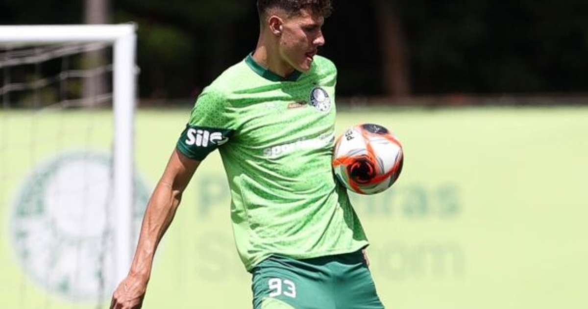 Benedetti celebra estreia na equipe do Palmeiras após sair da academia.