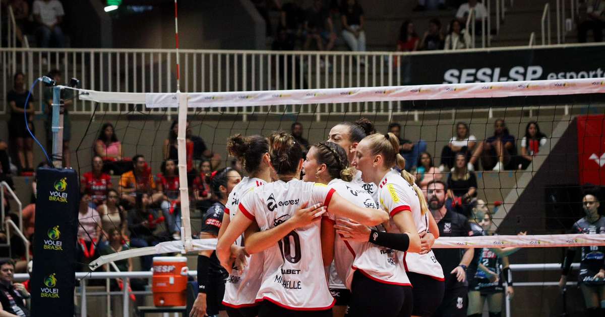 Lorena pede foco do Sesc Flamengo na Superliga após lamentar queda.