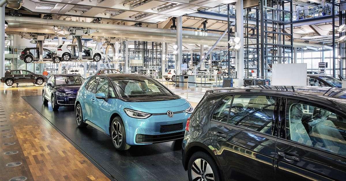 Tempestade elétrica: cortes de empregos abalam gigantes da indústria automotiva