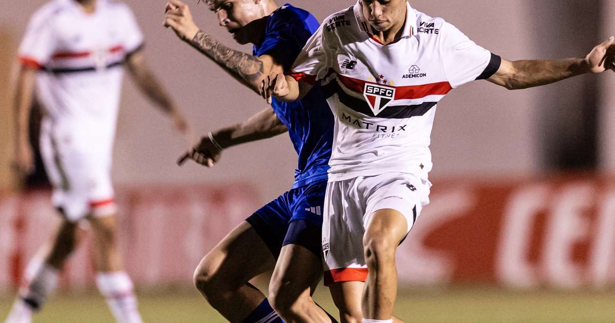 Cruzeiro é eliminado da Copinha após derrota para o São Paulo.