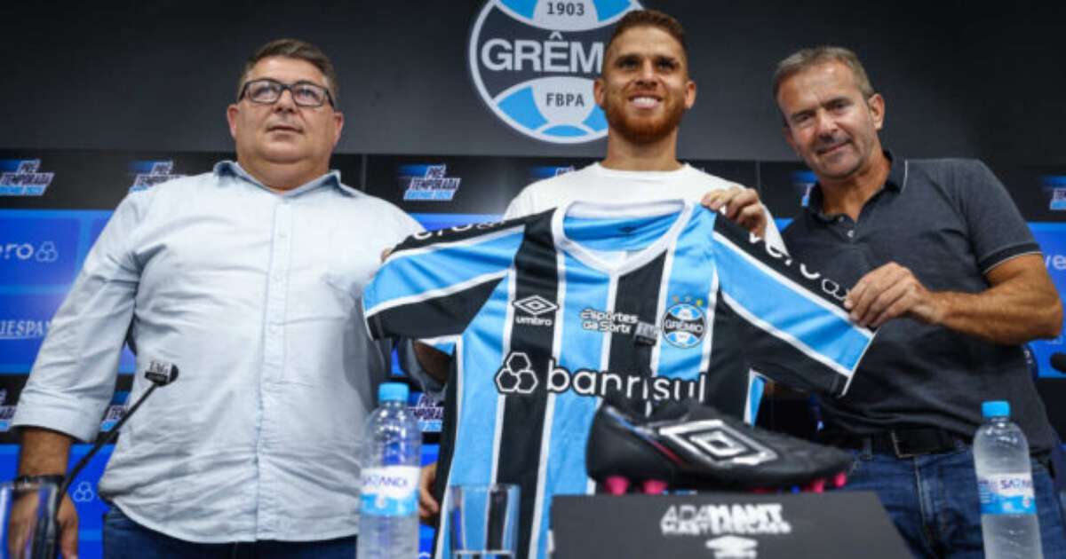 cuellar demonstra agilidade e vontade de tatuar escudo do grêmio em breve